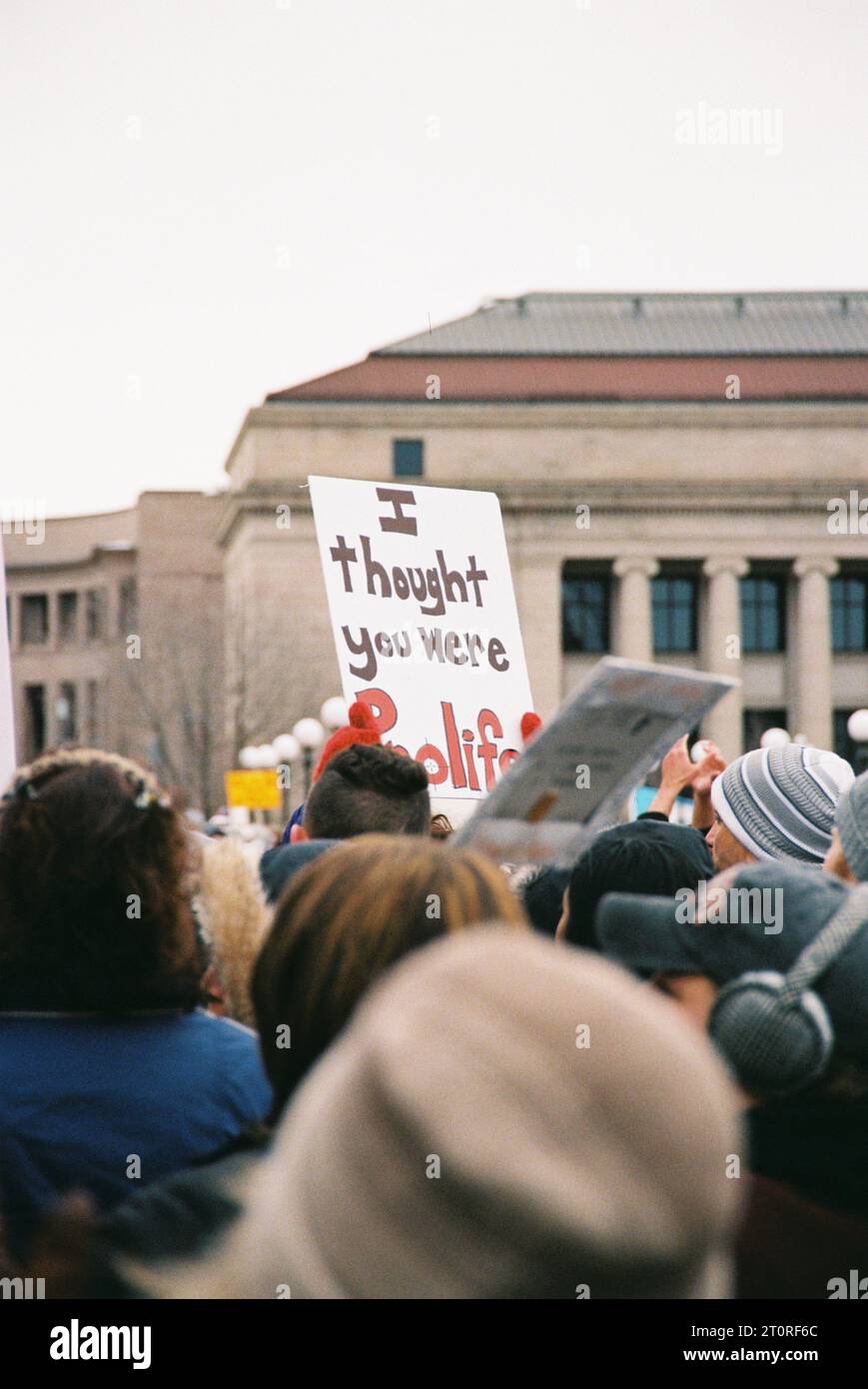 Eine Serie von Bildern, die bei einem Protest gegen die Waffenkontrolle in St. Paul, Minnesota, aufgenommen wurden Stockfoto