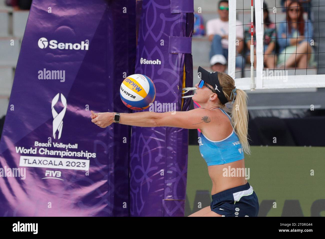 Tlaxcala, Mexiko. Oktober 2023. Oktober 2023. Tlaxcala, Mexiko; Aleksandra Wachowicz aus Polen tritt beim Spiel Polen gegen Dominikanische Republik an der Beachvolleyball-Weltmeisterschaft am 8. Oktober 2023 auf dem Apizaco Bullring an. In Tlaxcala Mexico (Foto: Essene Hernandez/Eyepix Group) Credit: Eyepix Group/Alamy Live News Stockfoto