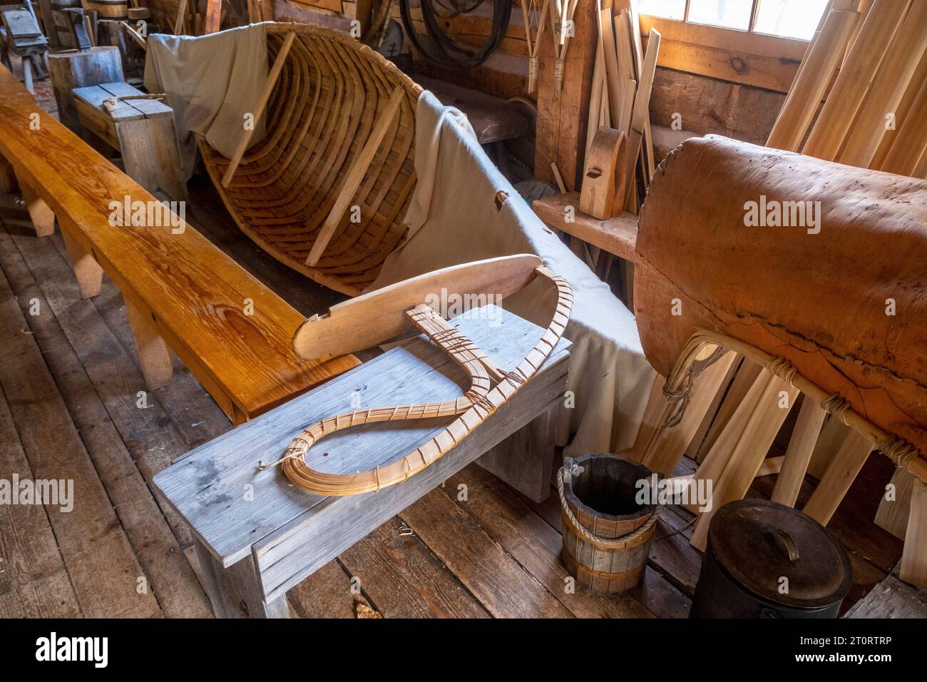 Replik von Birkenrindenkanus aus dem Pelzhandel im Grand Portage National Monument, Minnesota, USA Stockfoto