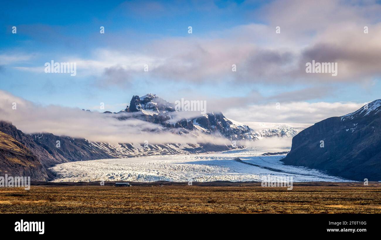 Skaftafellsjokull Gletscher und Skaftafell in Südisland, vom Highway 1, der Ringstraße, aus gesehen. Stockfoto