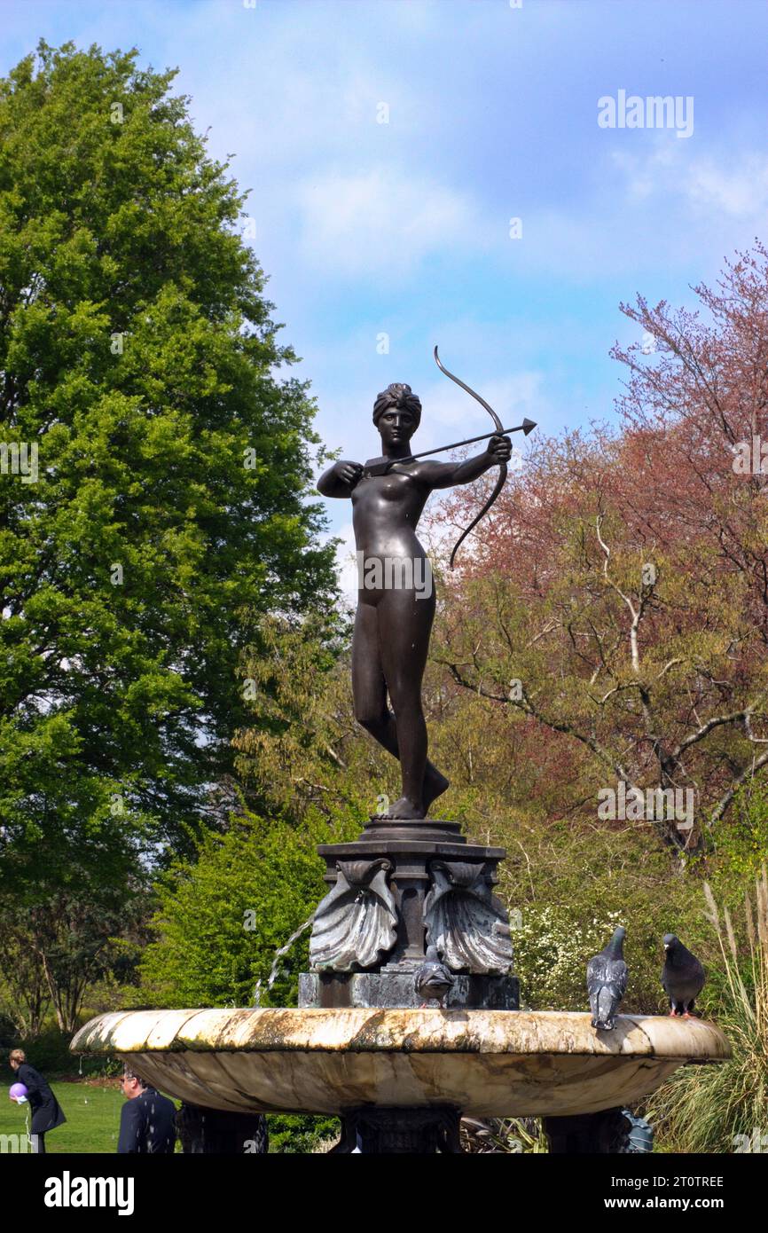 London, Hyde Park der Huntress Fountain im Rosengarten. Stockfoto