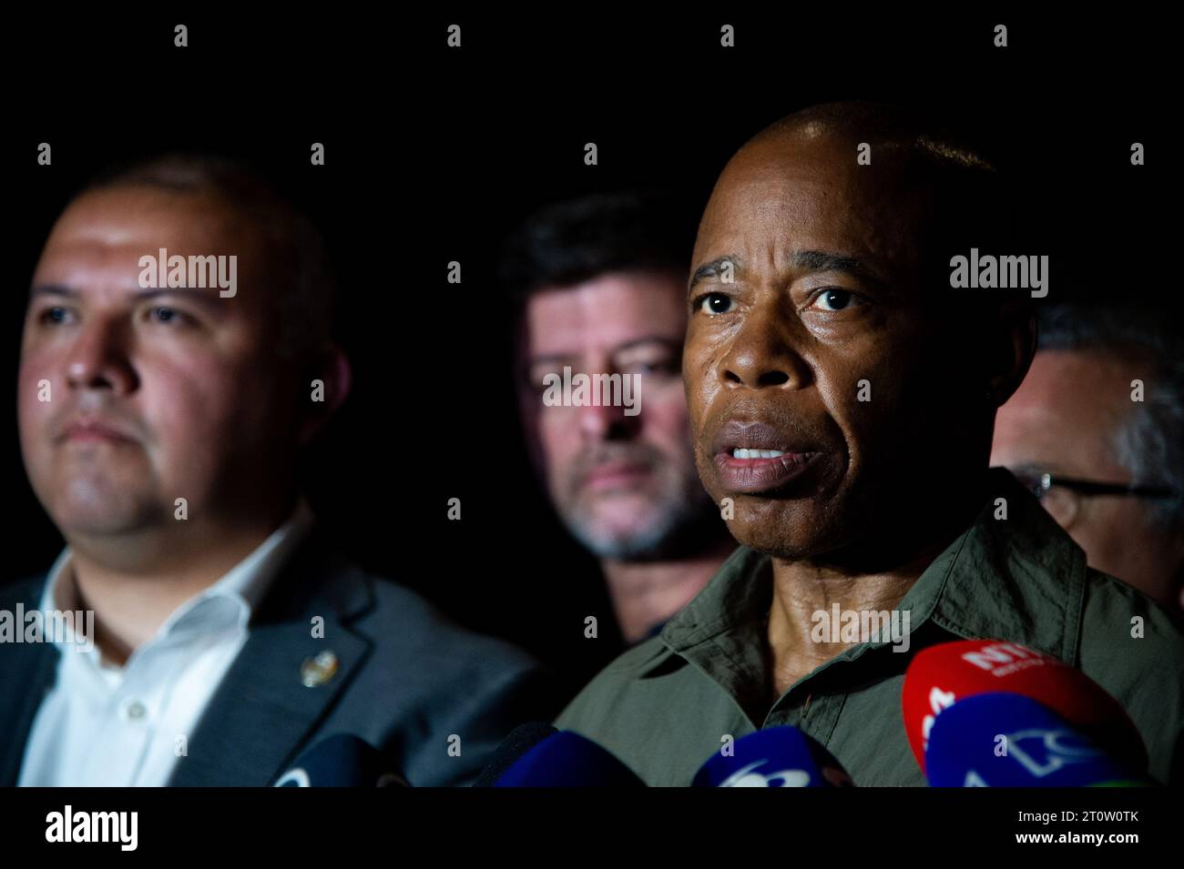 Der Bürgermeister von New York, Eric Adams, spricht während einer Pressekonferenz in Bogota, Kolumbien, am 7. Oktober 2023. Bürgermeister Eric Adams besuchte ihn am selben Tag Stockfoto