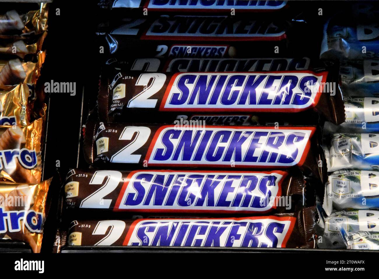 Oktober. 2023/.2 Snickers Bars zum Verkauf im Geschäft in der dänischen Hauptstadt Kopenhagen Denmak. (Photo.Francis Joseph Dean/Dean Pictures) Stockfoto