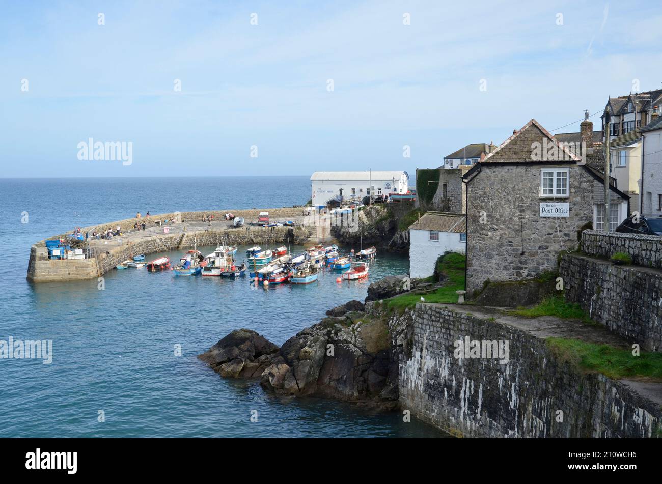Der Hafen des kornischen Küstendorfes Coverack Stockfoto