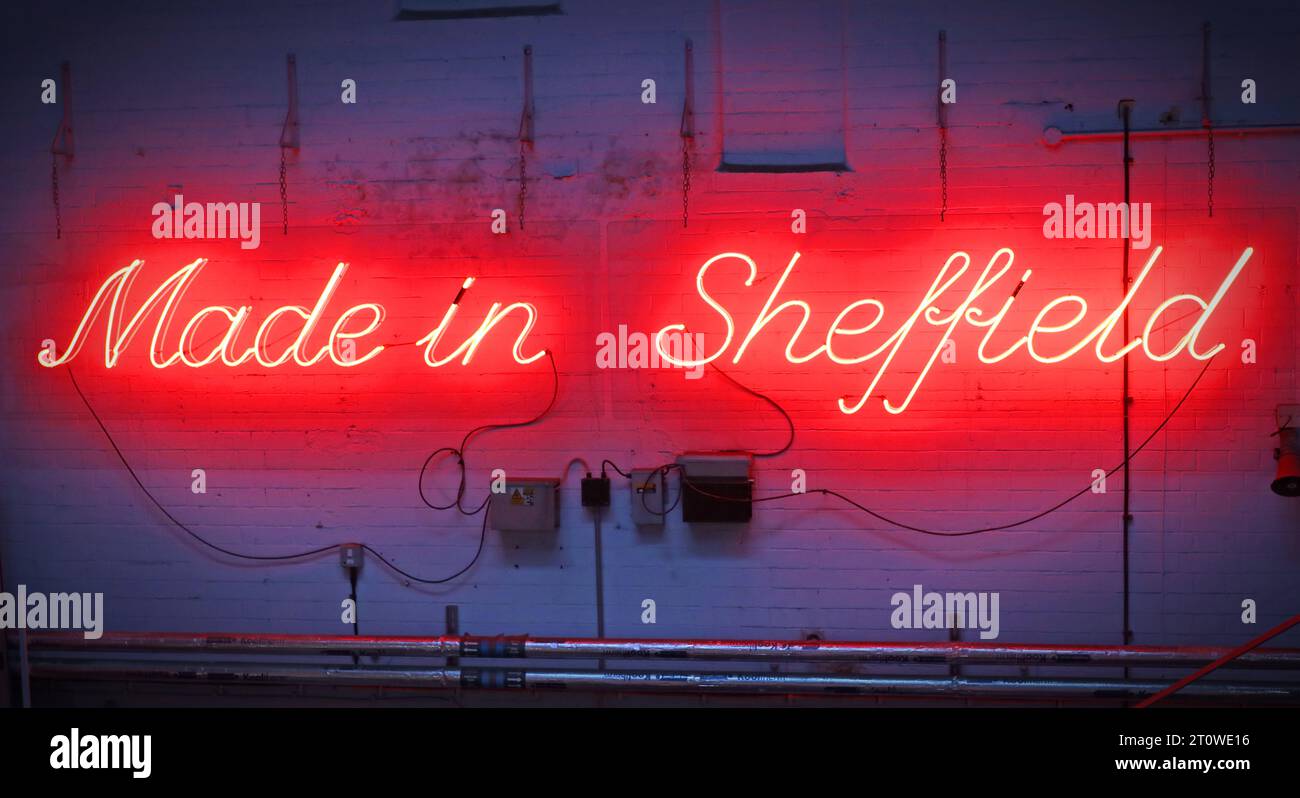 Hergestellt in Sheffield, rotes Neonschild, Kelam Island, Sheffield, South Yorkshire, ENGLAND, UK, S3 8RD Stockfoto
