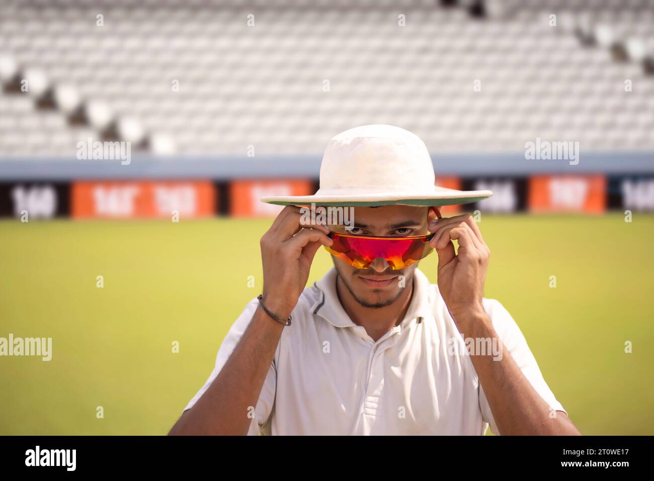 Porträt eines Cricketspielers/Feldspielers Stockfoto