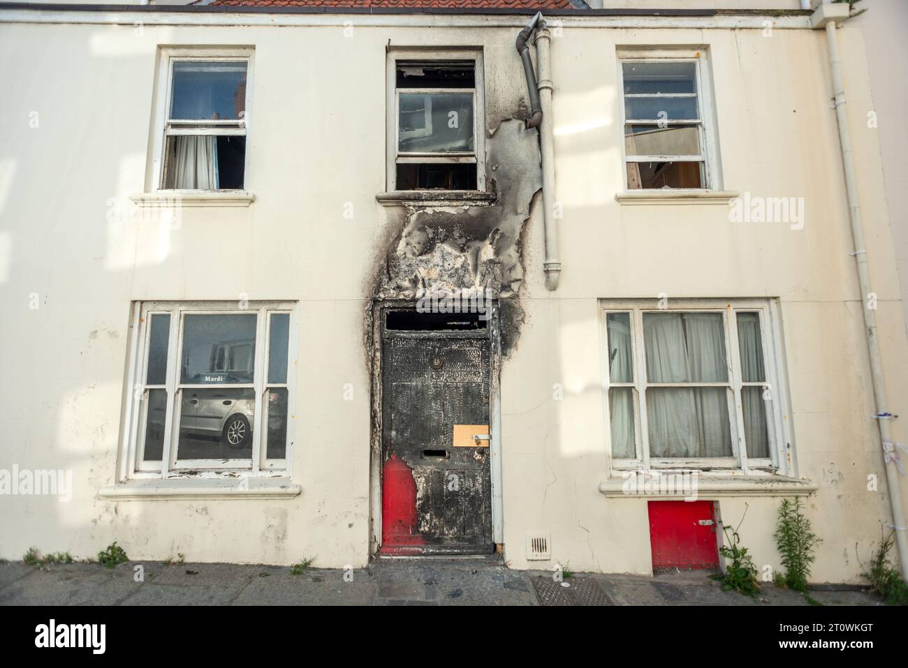 Guernsey, 30. September 2023: Durch Feuer beschädigtes Haus in St. Peter Port Stockfoto