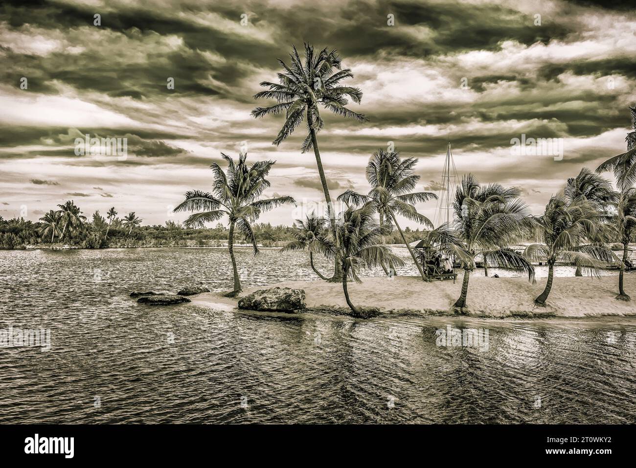 Künstlich geschaffene Sandstrand-Insel in der Karibik in Camana Bay, Grand Cayman, Cayman Islands Stockfoto