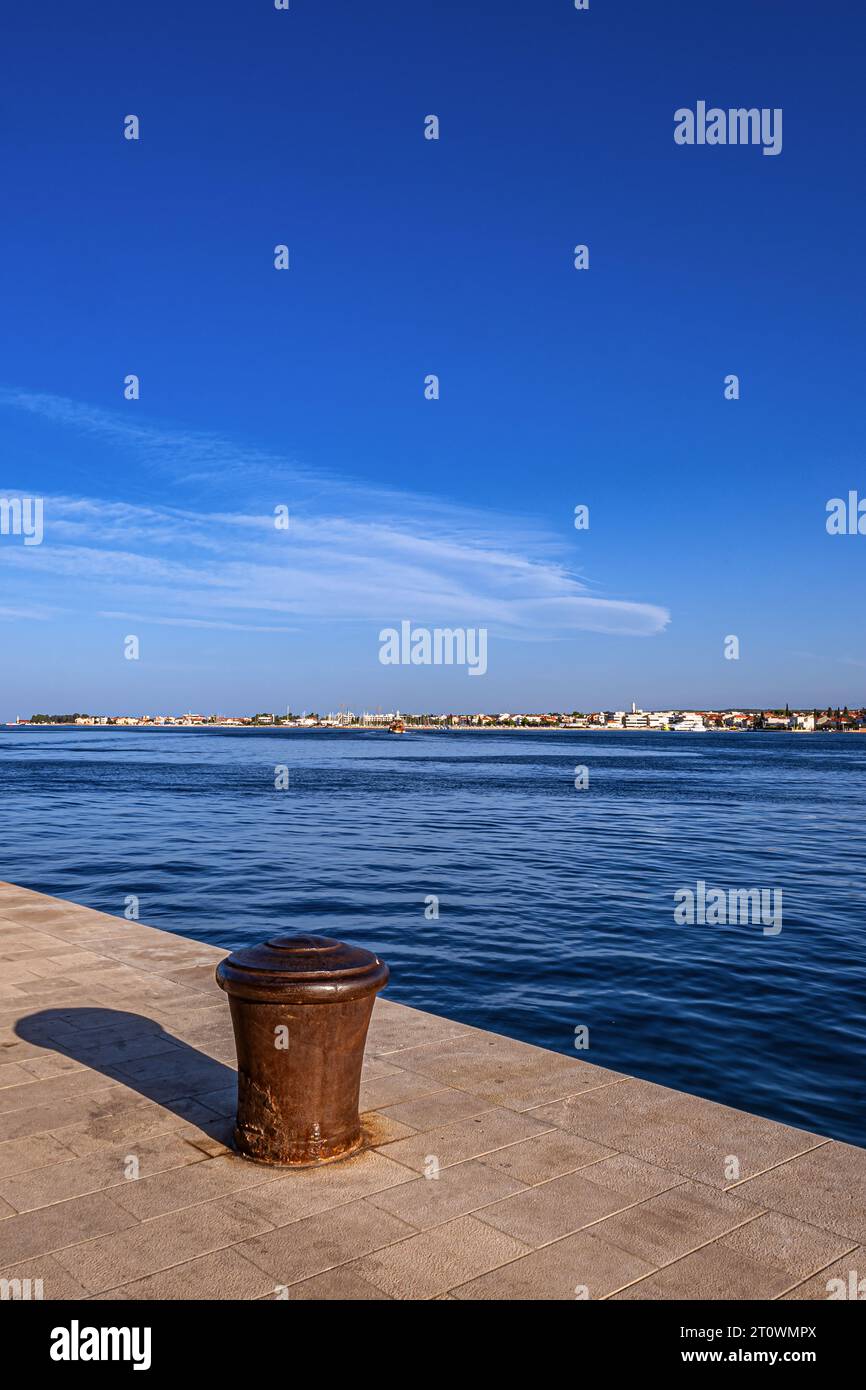 KROATIEN : ZADAR - ROSTIGER SCHIFFSPOLLER Stockfoto