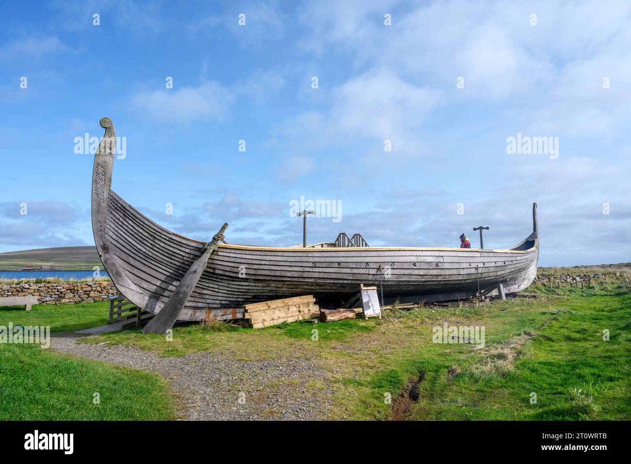 Replik des Wikinger Langschiffs „Skidbladner“ in Haroldswick, Unst, Shetland, Schottland, Großbritannien Stockfoto