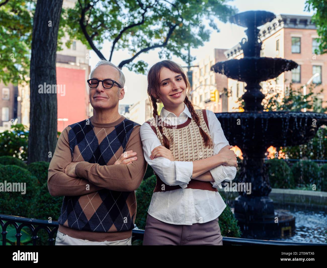 Bob Odenkirk, left, and Erin Odenkirk pose for a portrait to promote their book "Zilot & Other Important Rhymes" on Thursday, Oct. 5, 2023, in New York. (Photo by Drew Gurian/Invision/AP) Stockfoto