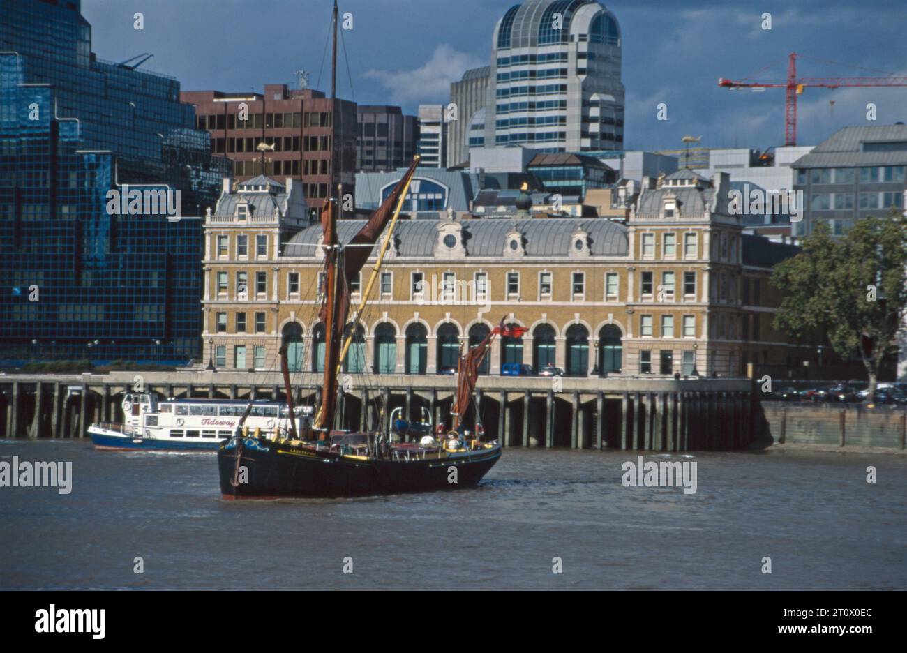 Traditionelles Segeln auf der Themse am Billingsgate der City of London England Stockfoto