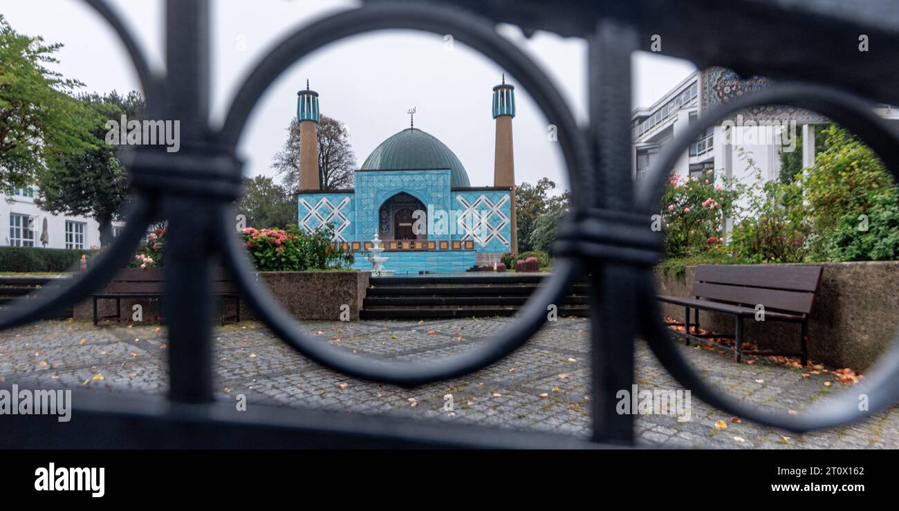 Hamburg, Deutschland. Oktober 2023. Blick auf die Blaue Moschee an der Außenalster. Nach dem Angriff der Hamas auf Israel fordert die Hamburger CDU die Schließung des Islamischen Zentrums Hamburg (IZH), das die Moschee betreibt. Quelle: Markus Scholz/dpa/Alamy Live News Stockfoto