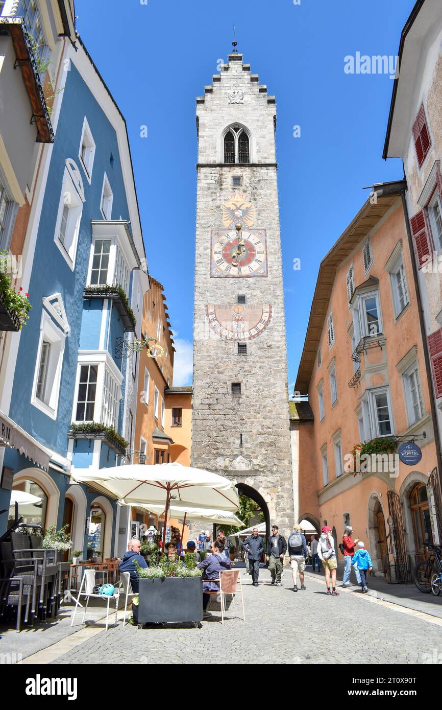 Der Zwoelferturm im historischen Zentrum von Sterzing, Südtirol, Italien Stockfoto