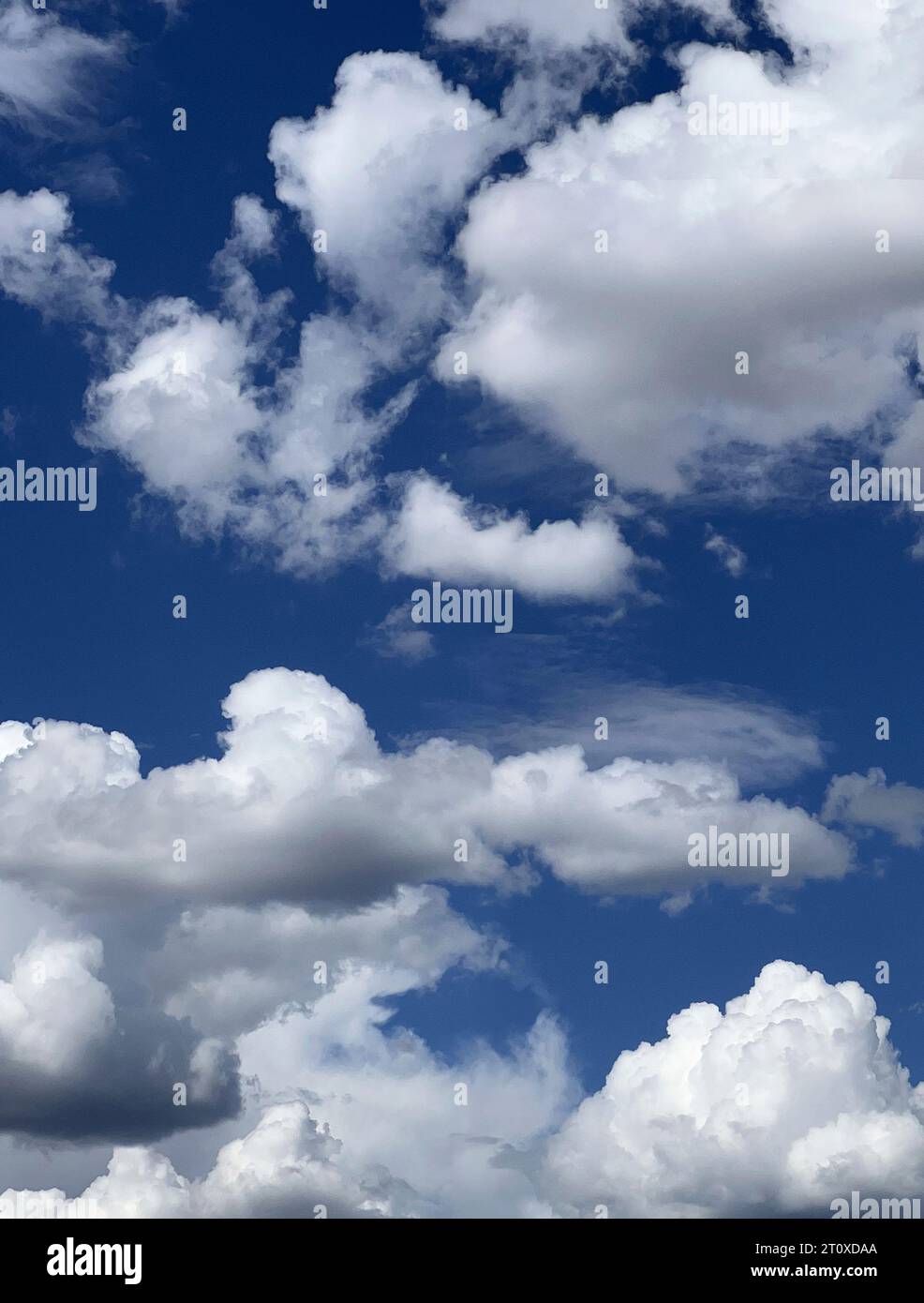 Perfekte Wolkendecke in der Wüste in der Nähe von Taos New Mexico Stockfoto