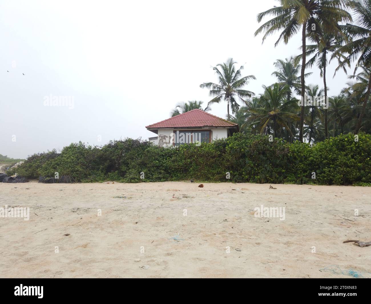 Ein Strandhaus am Strand von Benaulim im indischen Saté von Goa Stockfoto