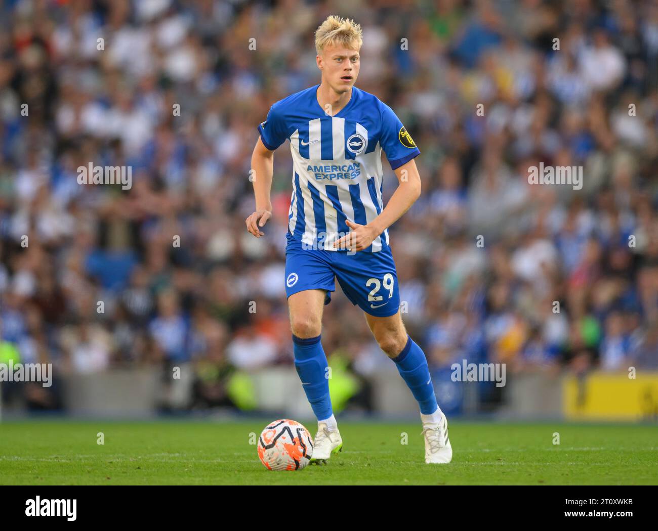 Brighton, Großbritannien. Oktober 2023 - Brighton & Hove Albion gegen Liverpool - Premier League - Amex Stadium. Brightons Jan Paul van Hecke im Premier League-Spiel gegen Liverpool. Bildnachweis: Mark Pain/ Alamy Live News Stockfoto