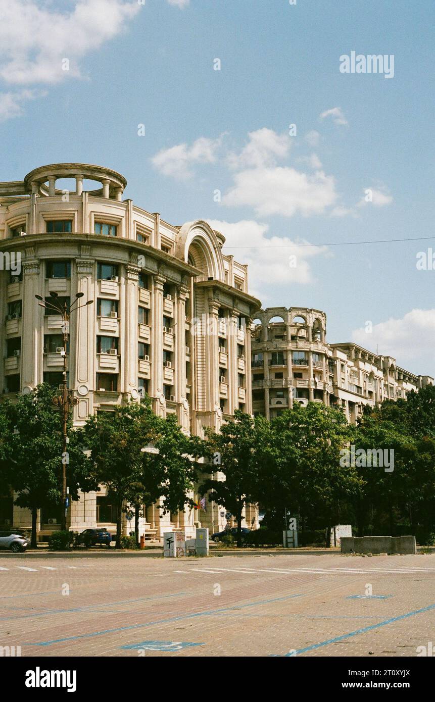 Erkunden Sie die faszinierende Schönheit von Bukarest durch meine Linse. Von historischer Architektur bis hin zu lebendigen Straßenszenen. Stockfoto