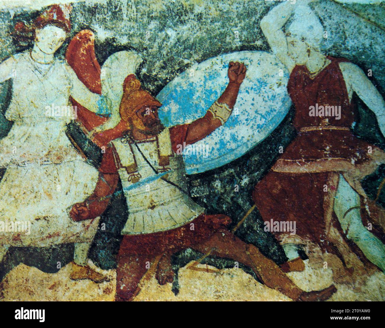 Zwei Amazonen greifen einen griechischen Soldaten an – Gemälde aus dem Jahr 370-360 v. Chr. auf einem unterirdischen Grab in Tarquinia, Italien. (Halbton-Postkartenbild). Stockfoto