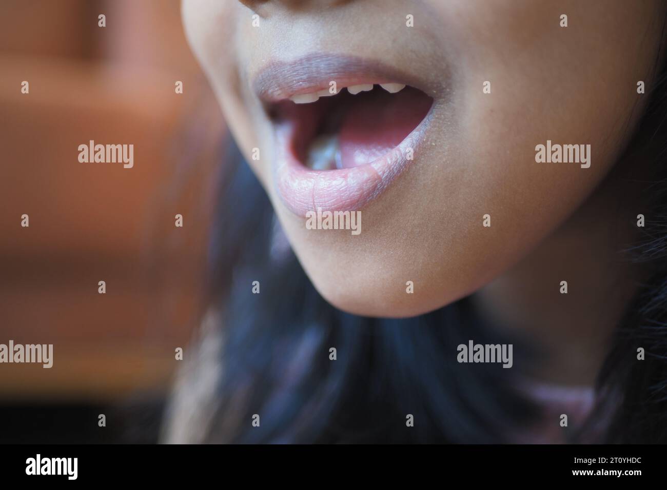 Nahaufnahme eines schreienden Kindes zu Hause Stockfoto