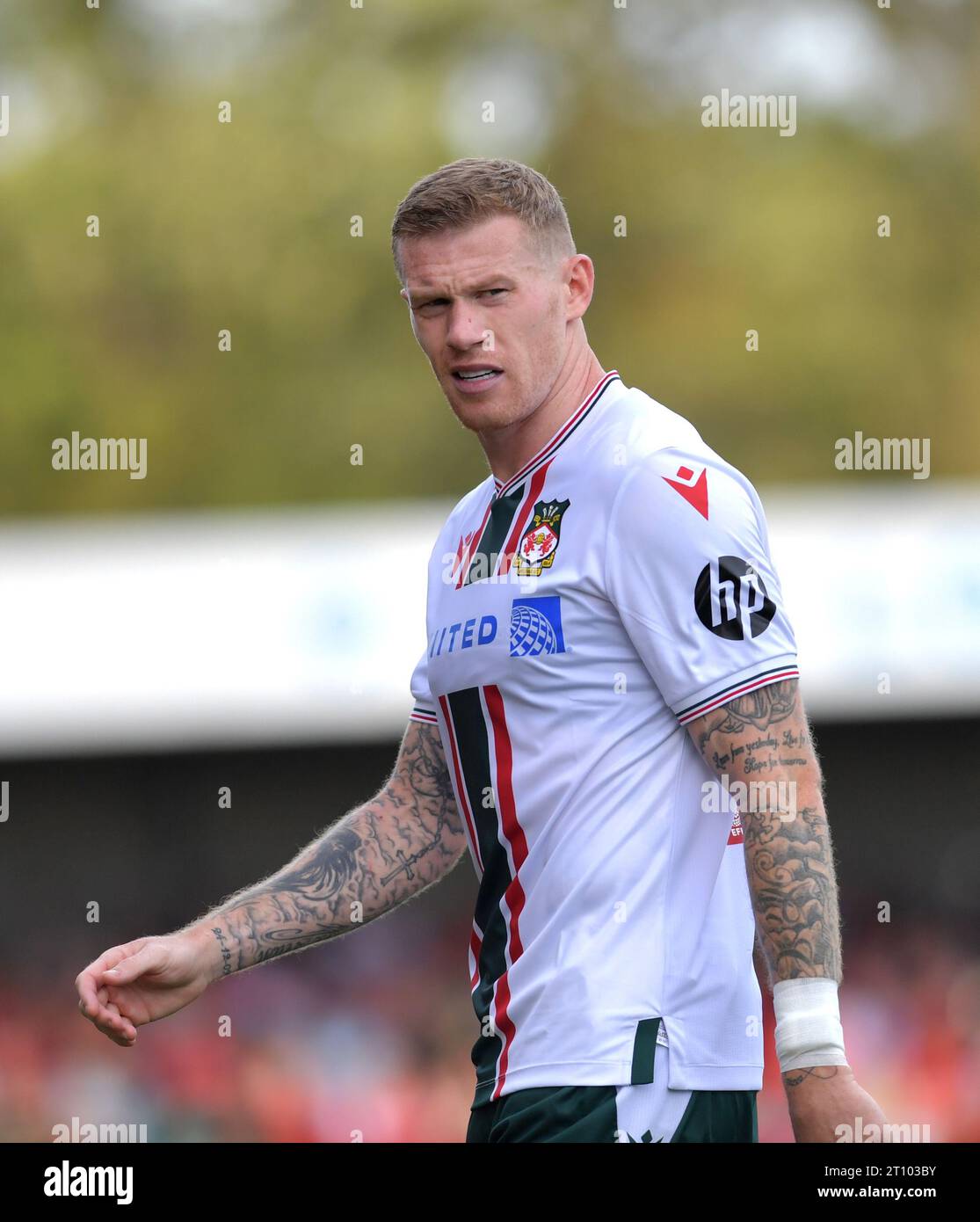 James McClean von Wrexham während des Sky Bet EFL League 2 Spiels