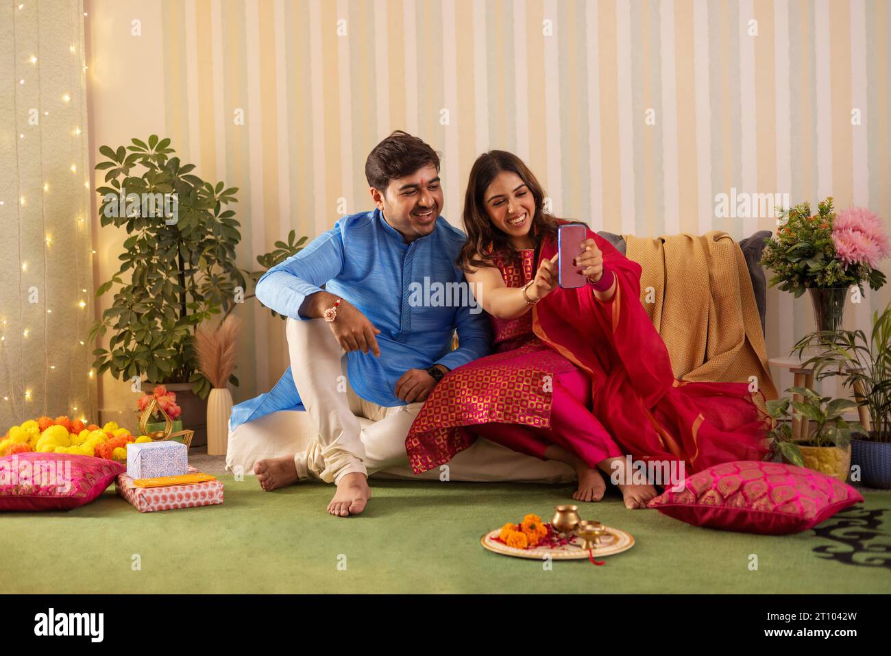 Geschwister machen Selfie auf Raksha Bandhan Stockfoto