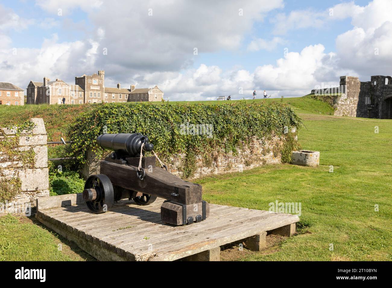 Falmouth, erbaut von Henry V111, um Angriffe auf See abzuwehren, in Cornwall, England, Großbritannien, erlebte 2023 Sonnentage Stockfoto