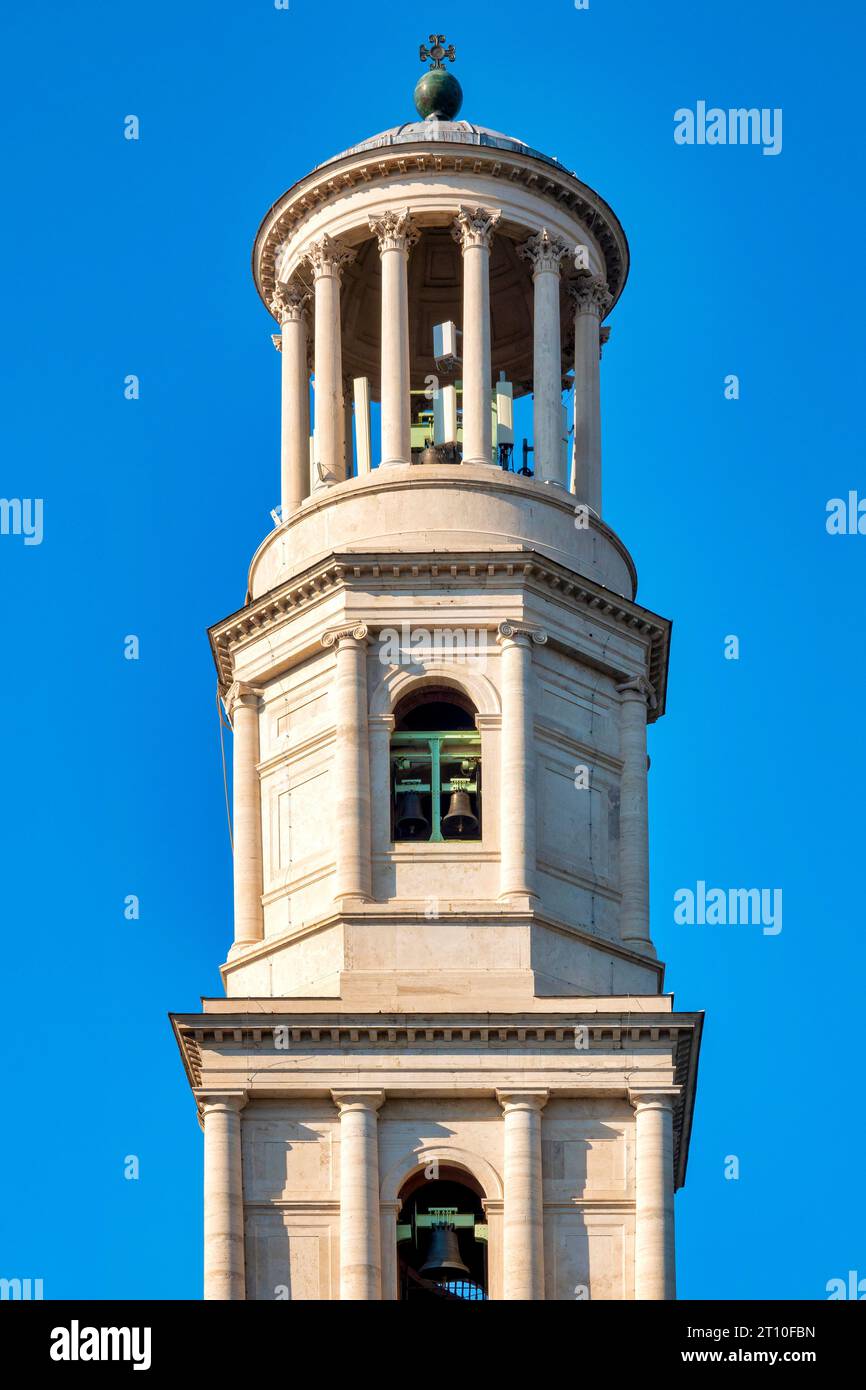 Glockenturm der Basilika St. Paul vor den Mauern, Rom, Italien Stockfoto