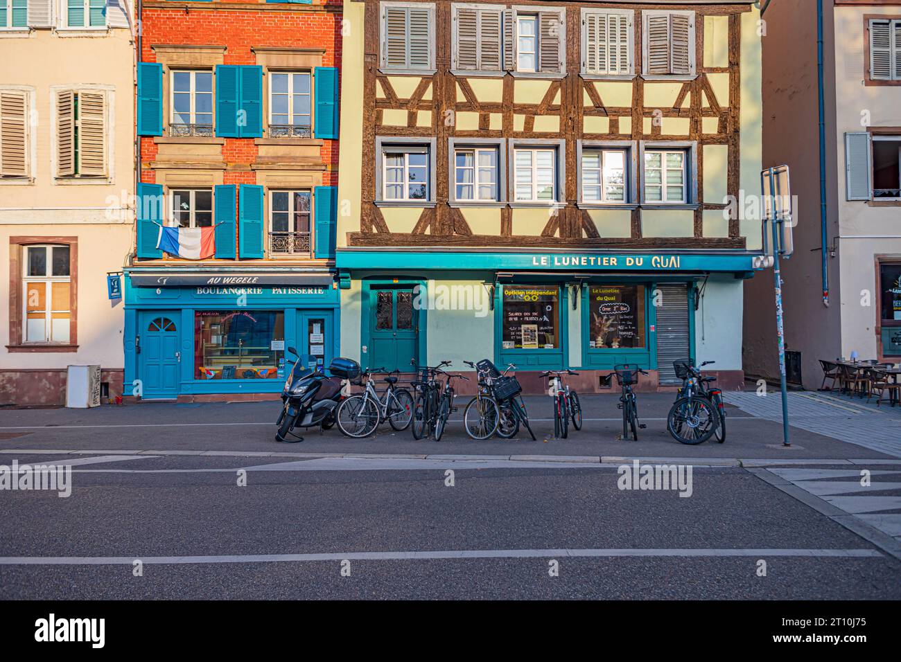 STRASBOURG, GRAND EST, FRANKREICH - CA. AUGUST 2023: Das Stadtbild der Stadt Straßburg in Frankreich. Stockfoto