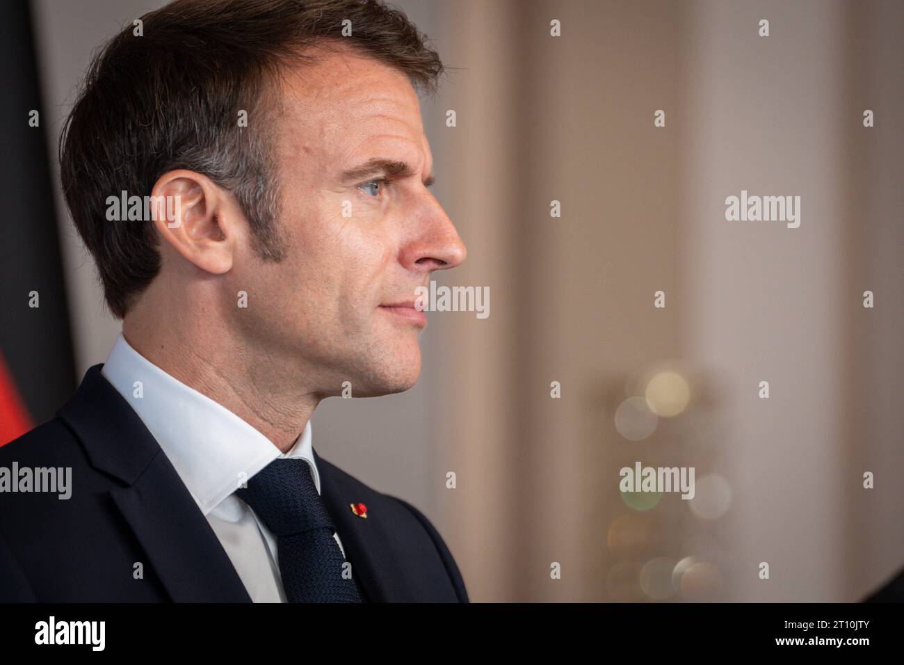Pressekonferenz am Ende der Deutsch-Franzoesischen Kabinettsklausur in Hamburg Emmanuel Macron, Staatspraesident von Frankreich bei der gemeinsamen Pressekonferenz im Anschluss an die Deutsch-Franzoesische Kabinettsklausur im Hotels Louis C. Jacob in Hamburg, Hamburg, 10.10.2023 Hamburg Hamburg Deuschland *** Pressekonferenz am Ende der deutsch-französischen Kabinettskonferenz in Hamburg Emmanuel Macron, Präsident Frankreichs bei der gemeinsamen Pressekonferenz im Anschluss an die deutsch-französische Kabinettssitzung im Louis C Jacob Hotel in Hamburg, Hamburg, 10 10 2023 Hamburg Deutschland Stockfoto