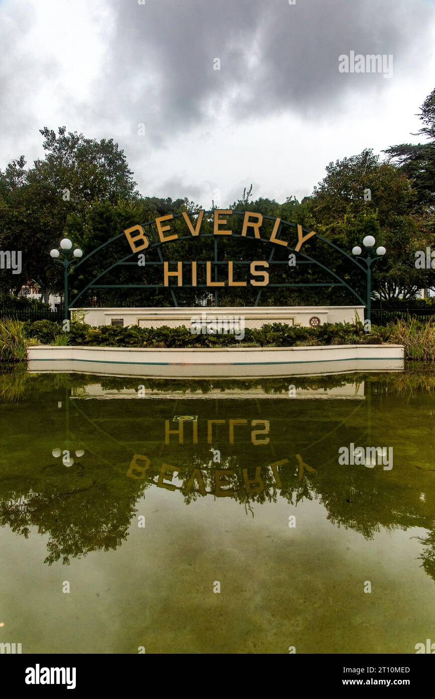 Das Beverly Hills Sign in der nordamerikanischen Stadt Los Angeles im Bundesstaat Kalifornien ist ein sehr besuchter Ort, da es die Kulisse für viele Meter ist Stockfoto