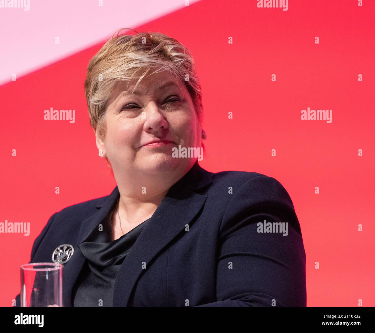 Liverpool, Großbritannien. Oktober 2023. Emily Thornberry Shadow Attorney General hört Yvette Cooper Shadow Secretary of State für das Innenministerium Rede am dritten Tag der Labour-Konferenz. Liverpool. UK. Quelle: GaryRobertsphotography/Alamy Live News Stockfoto