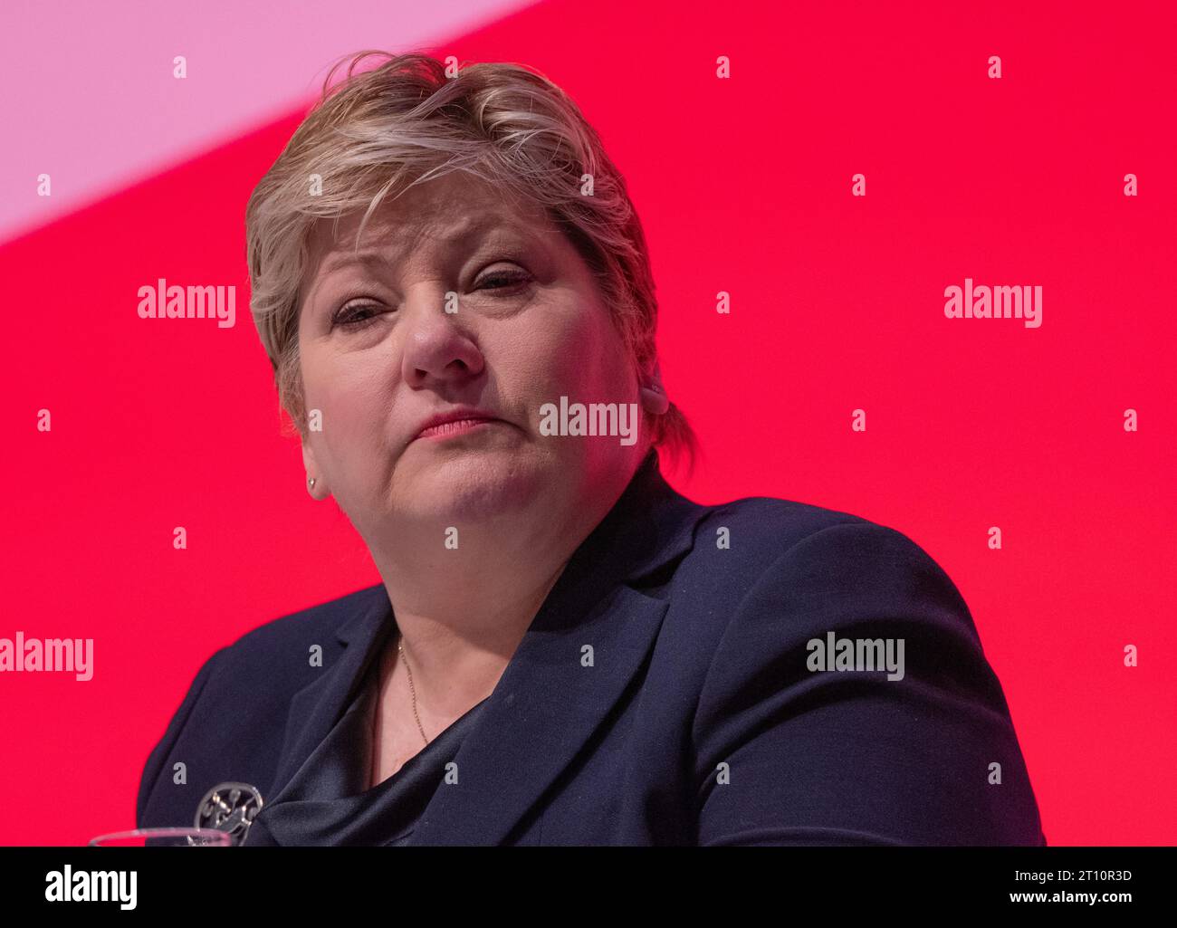 Liverpool, Großbritannien. Oktober 2023. Emily Thornberry Shadow Attorney General hört Yvette Cooper Shadow Secretary of State für das Innenministerium Rede am dritten Tag der Labour-Konferenz. Liverpool. UK. Quelle: GaryRobertsphotography/Alamy Live News Stockfoto