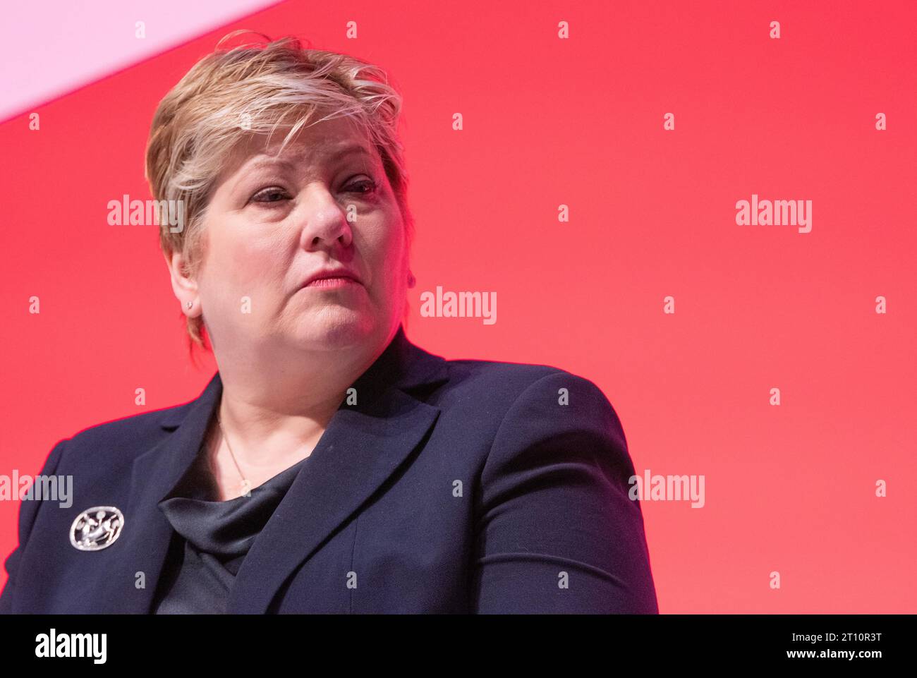 Liverpool, Großbritannien. Oktober 2023. Emily Thornberry Shadow Attorney General hört Yvette Cooper Shadow Secretary of State für das Innenministerium Rede am dritten Tag der Labour-Konferenz. Liverpool. UK. Quelle: GaryRobertsphotography/Alamy Live News Stockfoto