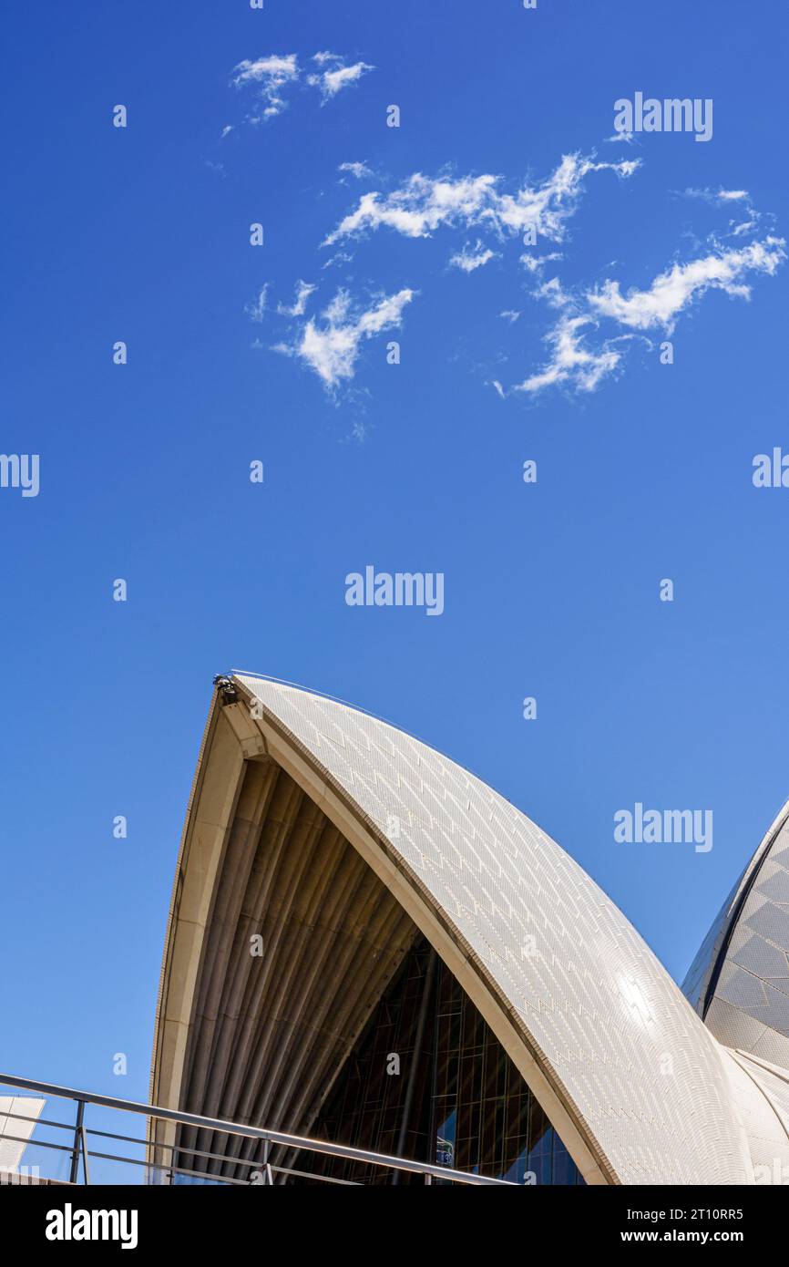 Detail einer der segelförmigen Dachschalen am Sydney Opera House, Bennelong Point, Sydney, New South Wales, Australien Stockfoto
