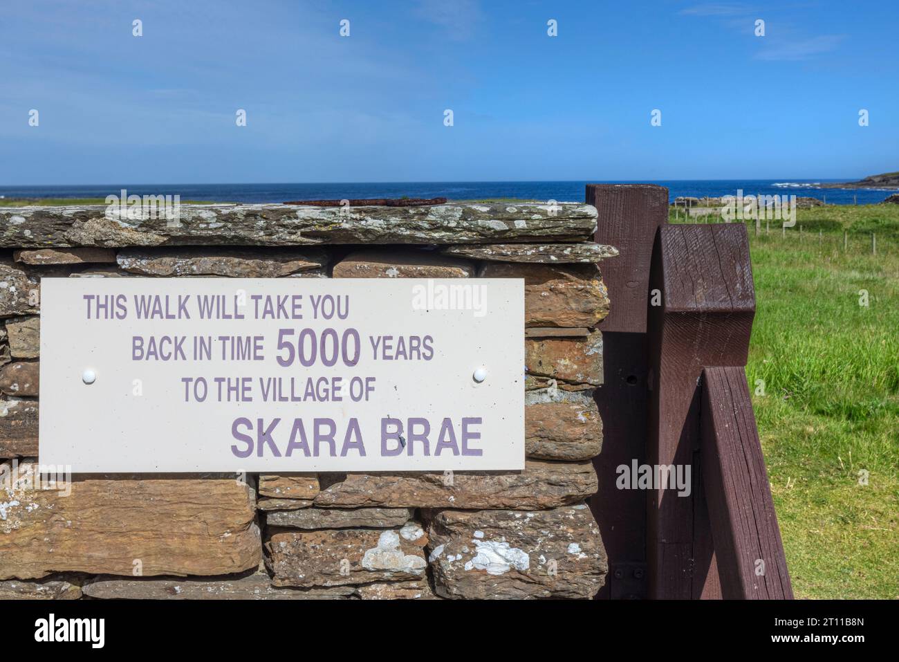 Skara Brae ist eine neolithische Siedlung in Orkney, Schottland. Es ist eines der vollständigsten neolithischen Dörfer in Europa und gehört zum UNESCO-Weltkulturerbe Stockfoto