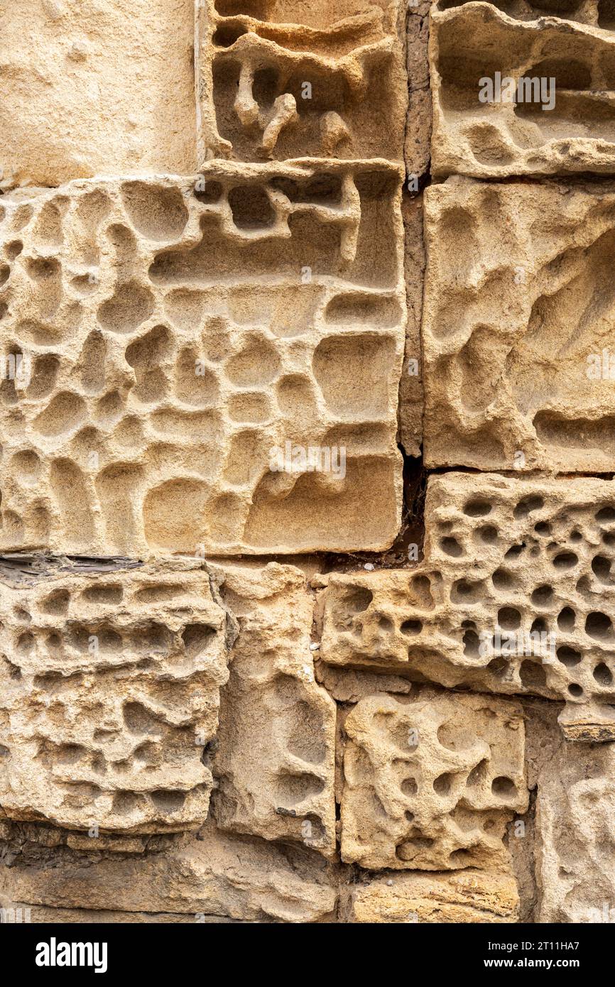 Kalkstein auf einem alten Gebäude im Dorf Lacock, Wiltshire, England, Großbritannien Stockfoto
