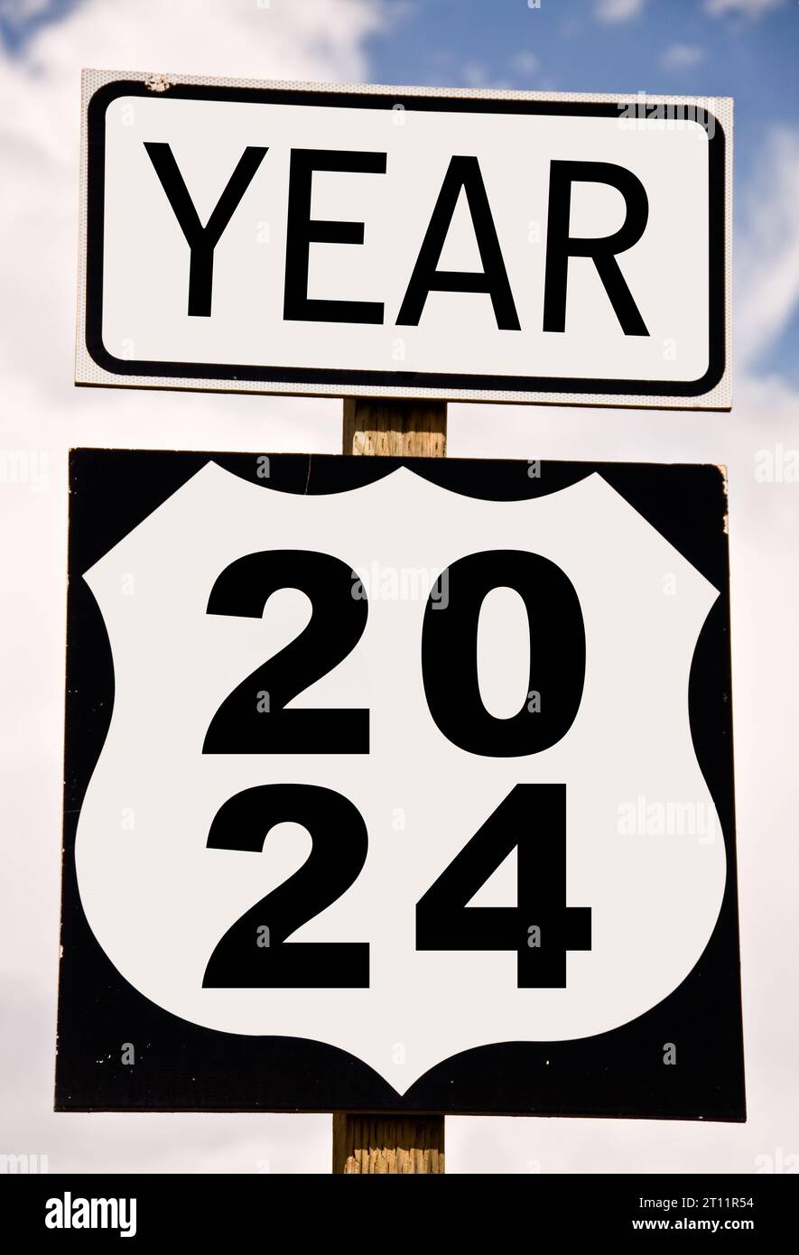 Jahr 2024 auf amerikanischem Straßenschild geschrieben, Neujahrskarte Stockfoto
