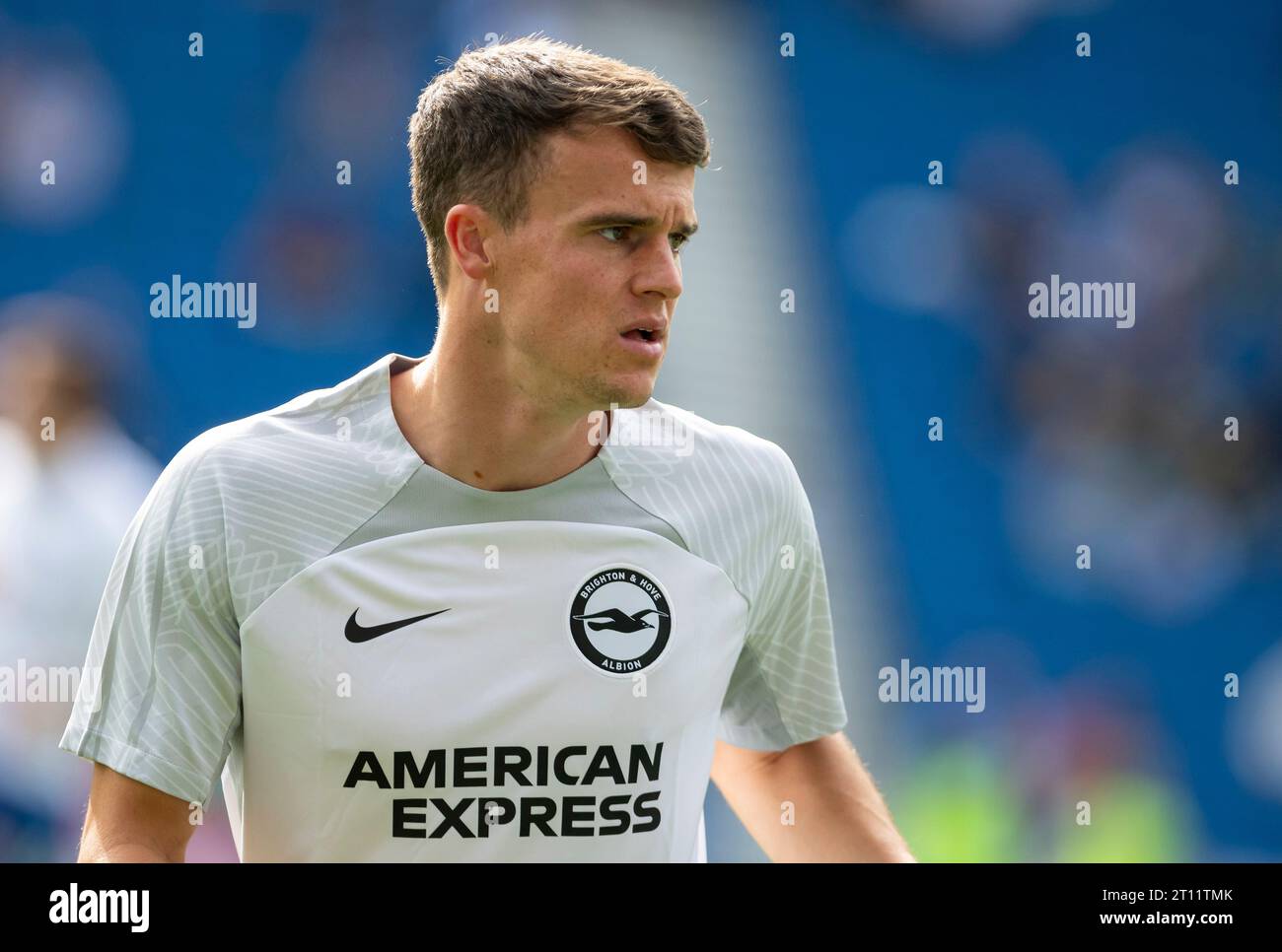 Solly March of Brighton wärmt sich vor dem Spiel der Brighton und Hove Albion gegen Liverpool Premier League im American Express Community Stadium in Brighton auf, am 8. Oktober 2023 Stockfoto
