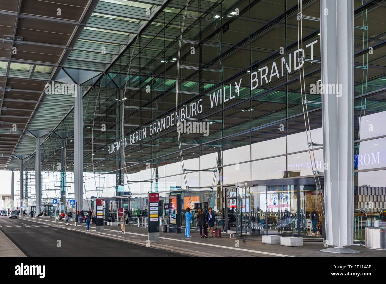 BERLIN, DEUTSCHLAND - 9. OKTOBER 2023: Außenansicht von Terminal 1 Berlin Brandenburg International Airport BER Stockfoto