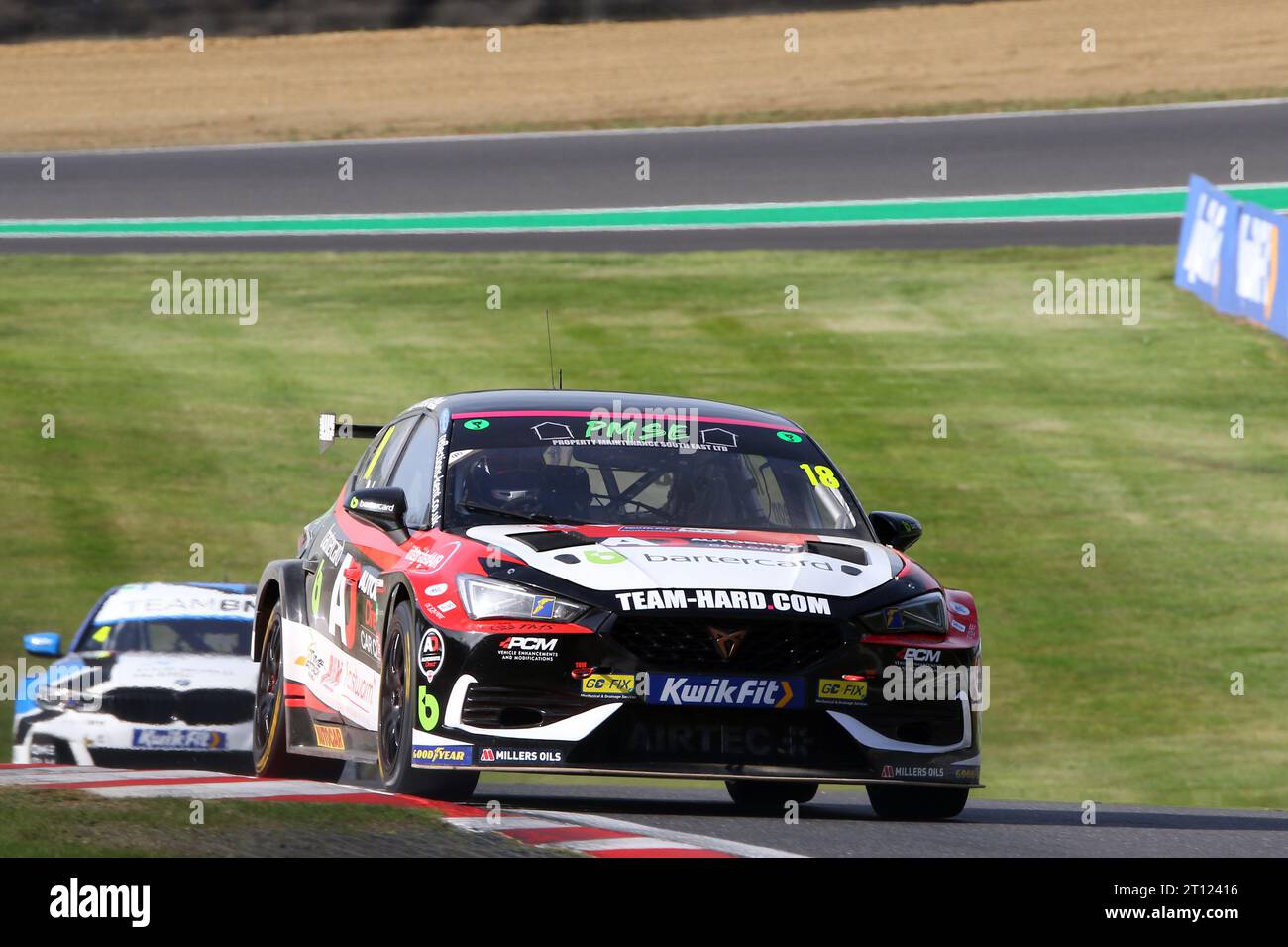 Daryl de Leon - RE.Beverages and Bartercard mit Team Hard - fuhr Cupra Leon Nummer 18 im BTCC 2023 in Brands Hatch im Oktober 2023 Stockfoto