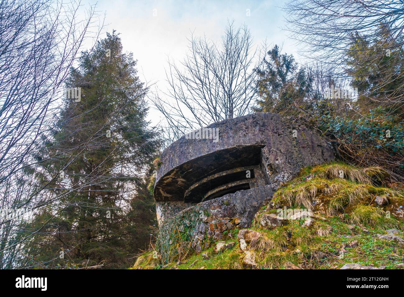 Kriegsfestung auf dem Bergweg von Aiako Harria oder Penas de Aya, Guipuzcoa. Baskenland Stockfoto