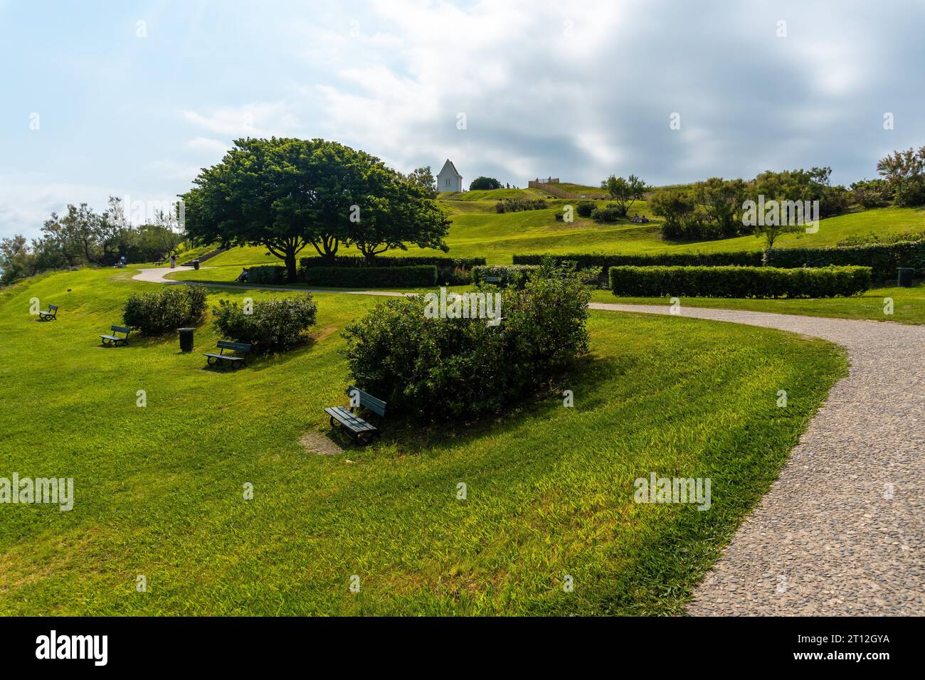 Pfad im Naturpark Saint Jean de Luz, genannt Parc de Sainte Barbe, Col de la Grun im französischen Baskenland. Frankreich Stockfoto