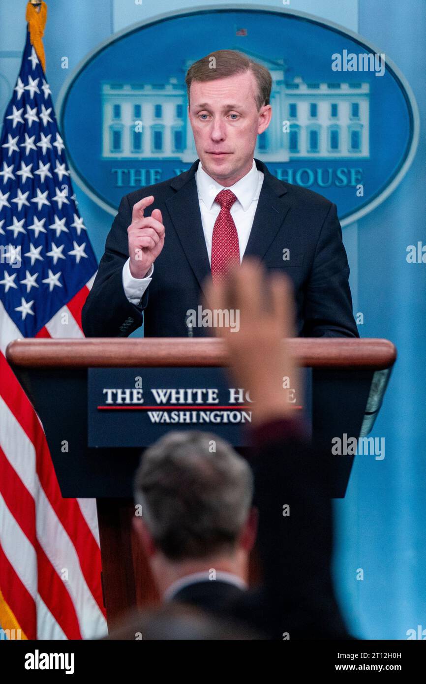 Washington, Usa. Oktober 2023. Der nationale Sicherheitsberater Jake Sullivan antwortet auf eine Frage der Nachrichtenmedien während des täglichen Pressebriefings im Weißen Haus in Washington, DC, USA, am 10. Oktober 2023. Sullivan antwortete auf Fragen, die Präsident Biden zu den Terroranschlägen auf Israel äußerte. Foto: Shawn Thew/UPI Credit: UPI/Alamy Live News Stockfoto