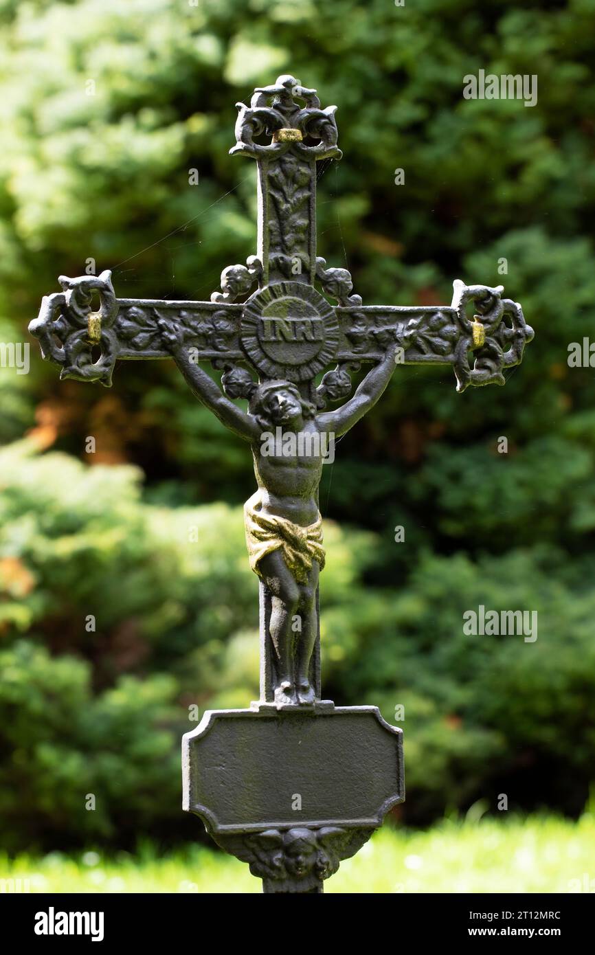 Kreuze auf dem Friedhof von St. Sebastian, Kirche St. Peter, Salzburg, Österreich Stockfoto