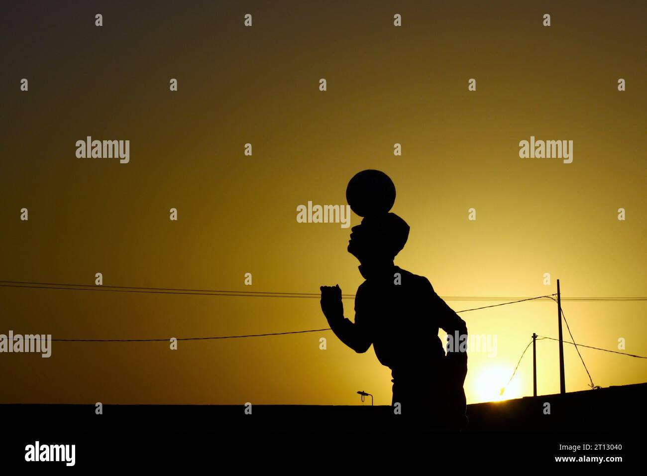 Fußball bei Sonnenuntergang Stockfoto