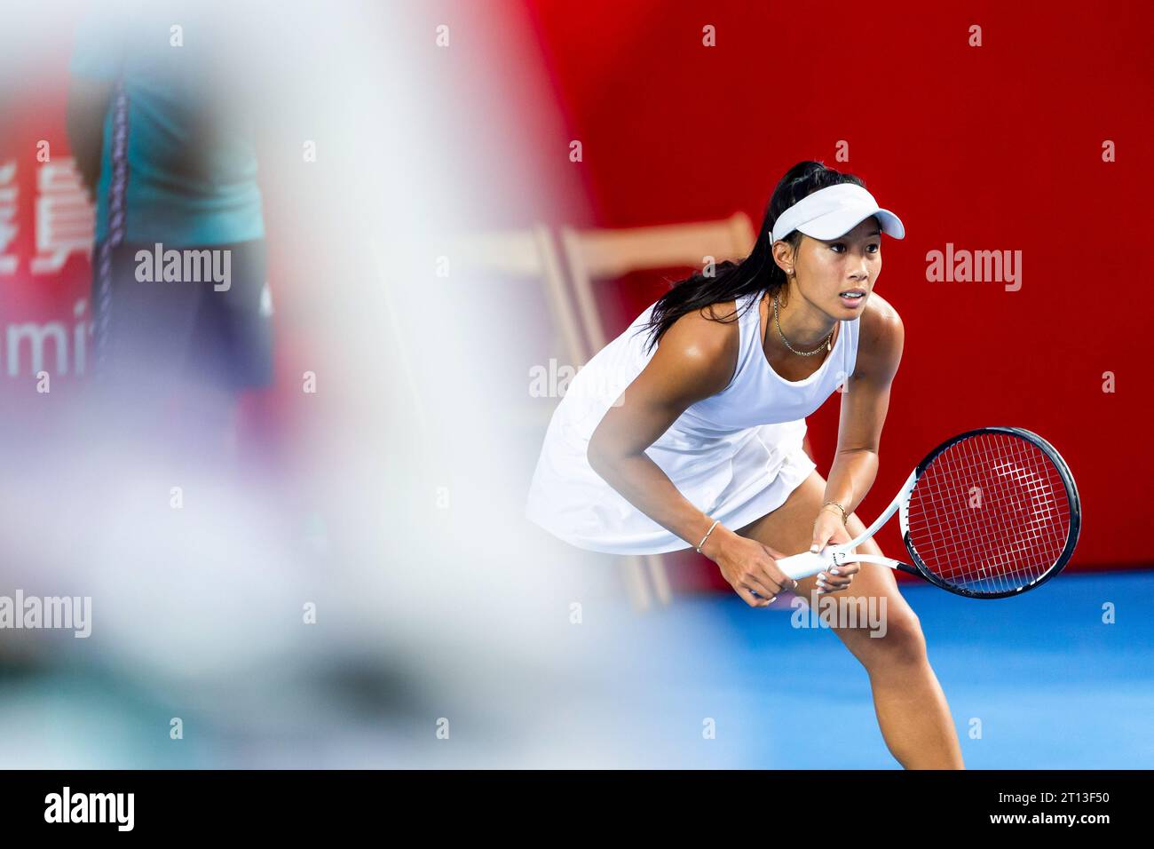 Hongkong, China. Oktober 2023. Priscilla Hon aus Australien spielt während der 1. Runde im Singles Main Unentschieden gegen Eudice Chong aus Hong Kong China am 4. Tag des Prudential Hong Kong Tennis Open 2023 im Hong Kong Victoria Park Tennis Stadium. Endpunktzahl: Priscilla Hon 2:1 Eudice Chong. Quelle: SOPA Images Limited/Alamy Live News Stockfoto