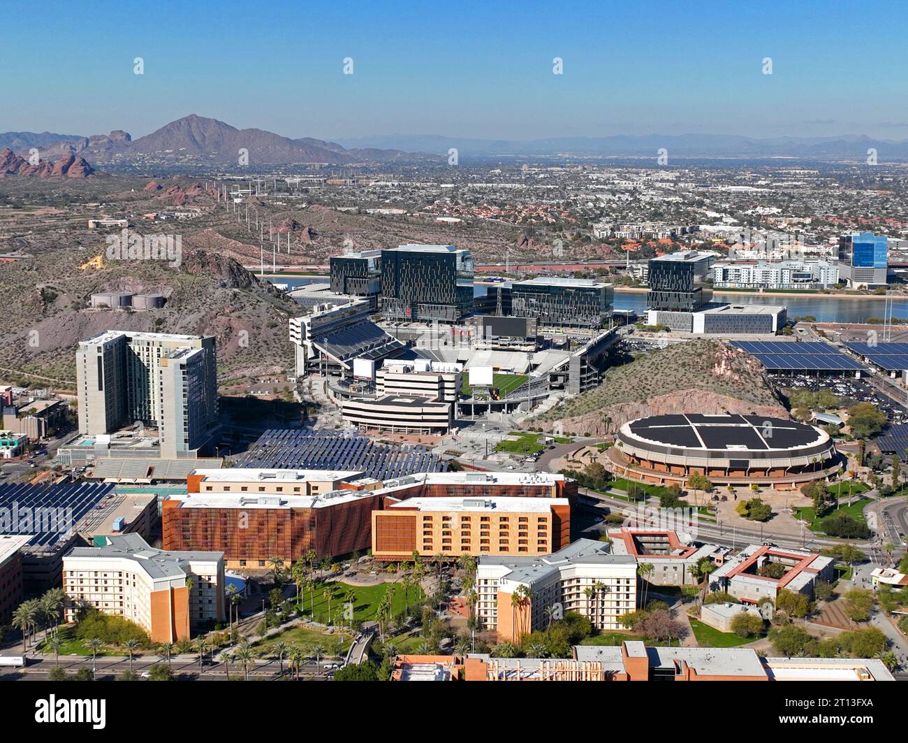 Arizona State University ASU mit Mountain America Stadium und Desert Financial Arena in Tempe, Arizona AZ, USA Stockfoto