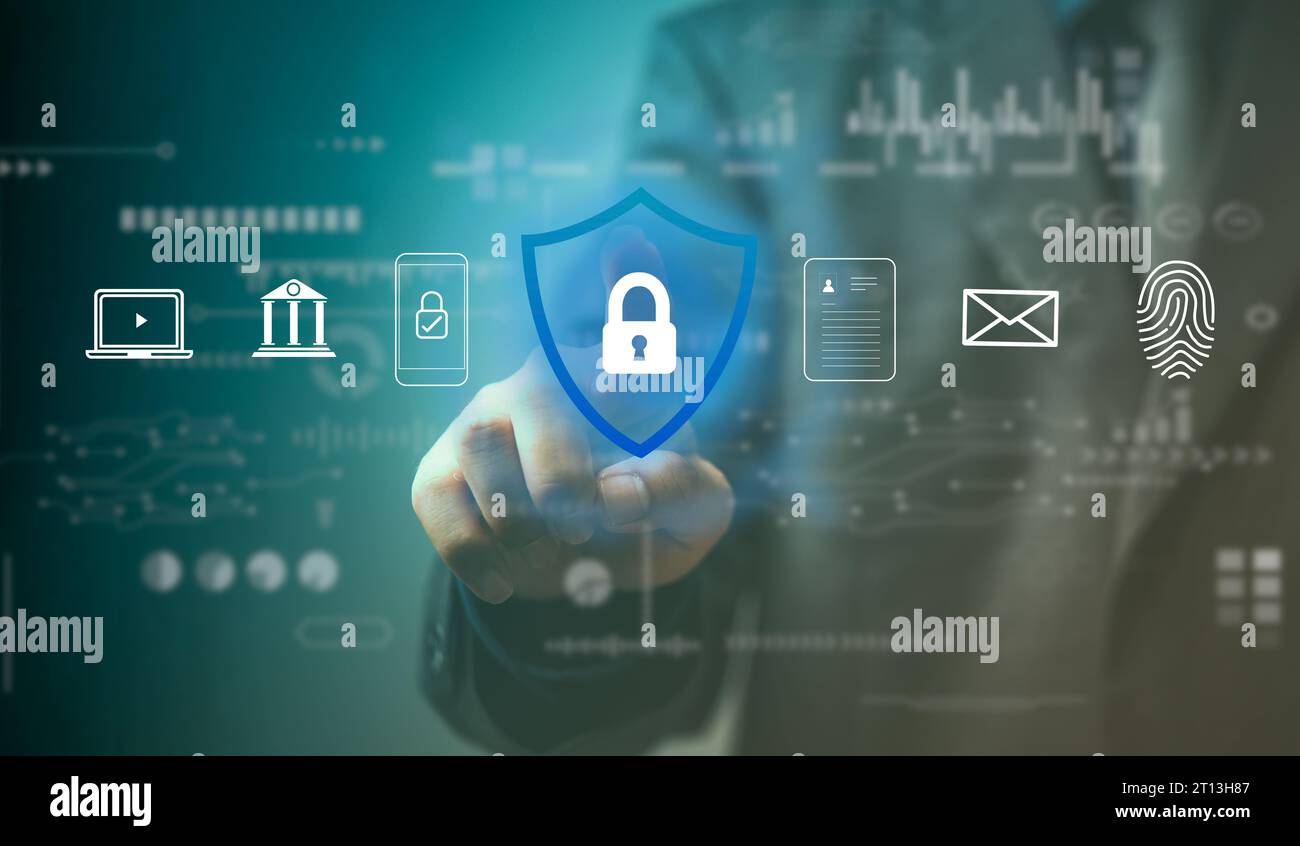 Cybersicherheitskonzept für Internetnetzwerke. Geschäftsleute schützen persönliche Daten. Data Finance und Banking ein Schlüsselsymbol auf der virtuellen Schnittstelle. Stockfoto