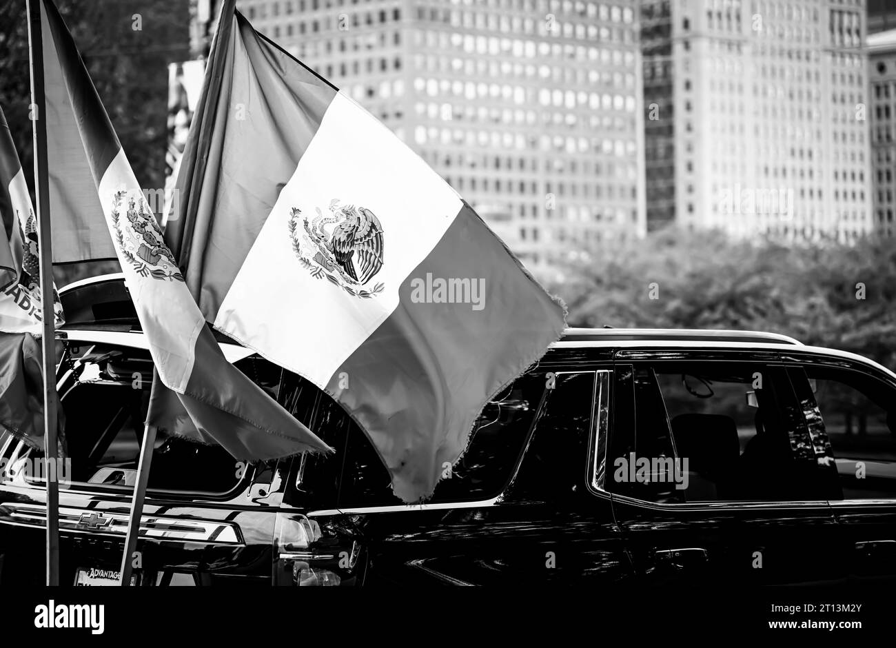 Chicago, Illinois, USA - 9.16.2023: Der Tag der Unabhängigkeit von Mexiko wird mit Flaggen entlang der Straße gefeiert Stockfoto